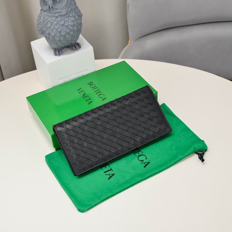Bottega Veneta Intrecciato Long Bifold Wallet in Black Woven Leather