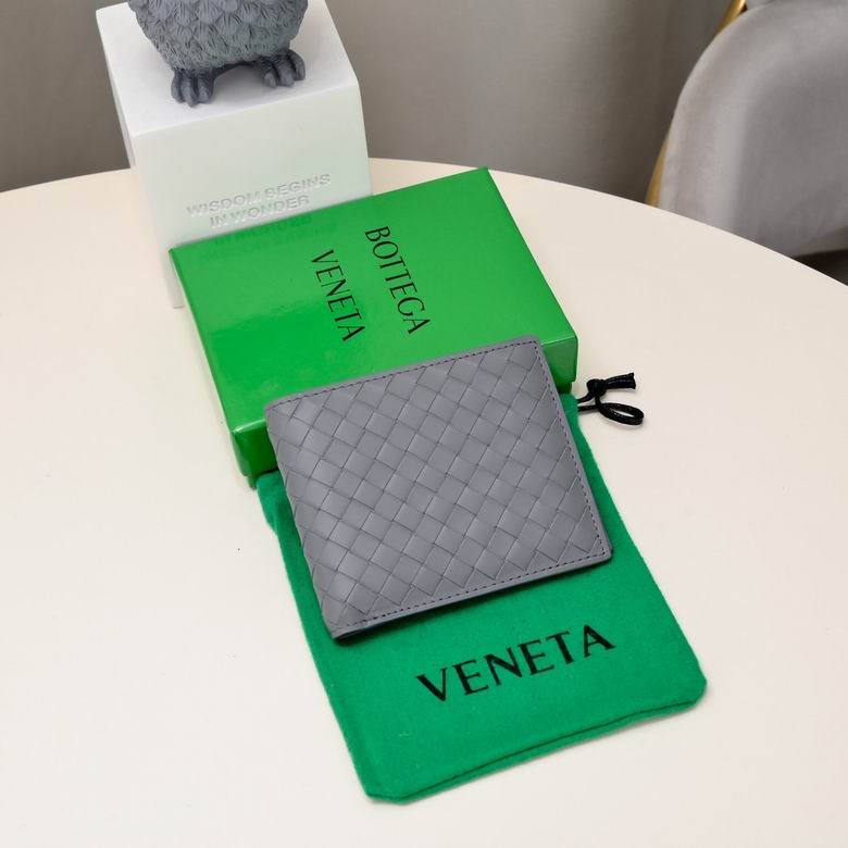 Bottega Veneta Intrecciato Bi-Fold Wallet in Gray Woven Leather