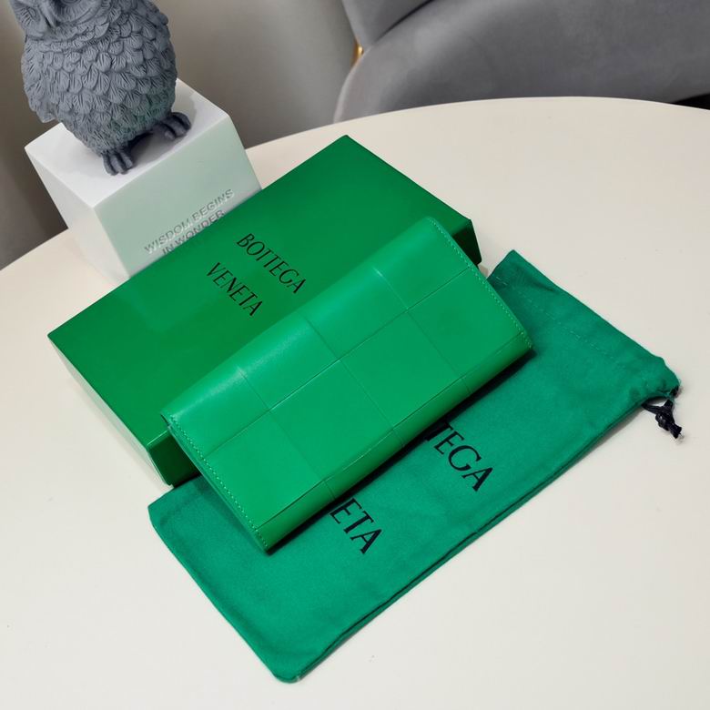 Bottega Veneta Cassette Continental Wallet in Green Intreccio Leather