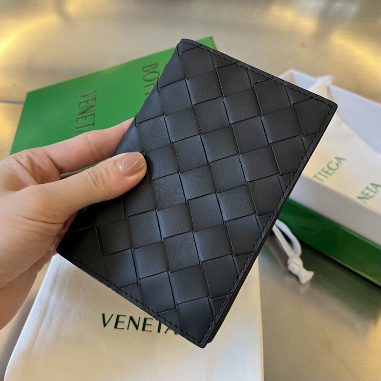 Bottega Veneta Intrecciato Bi-Fold Wallet in Black Woven Leather