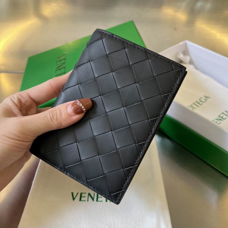 Bottega Veneta Intrecciato Bi-Fold Card Wallet in Black Woven Leather
