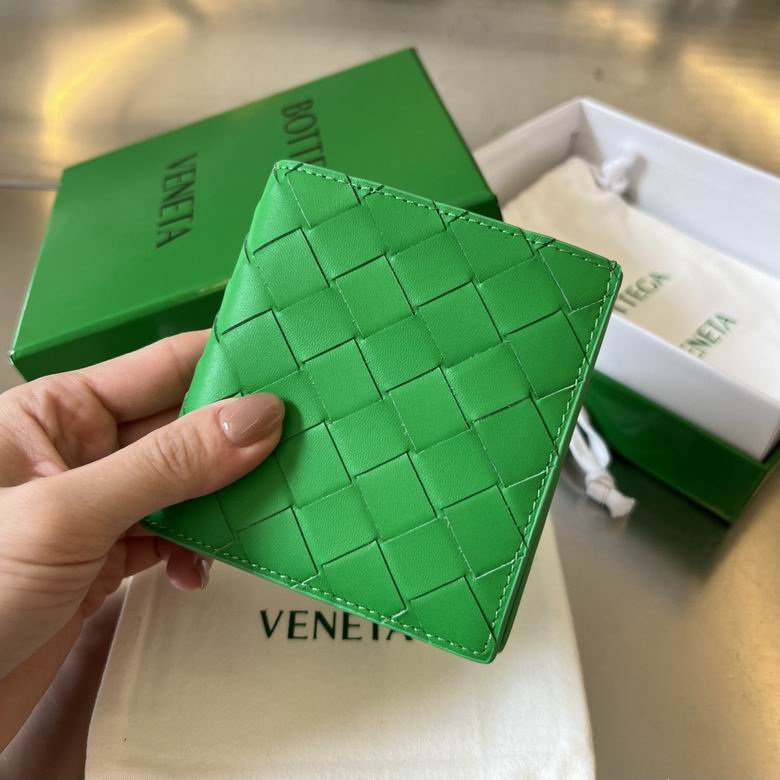 Bottega Veneta Intrecciato Bi-Fold Wallet in Green Woven Leather