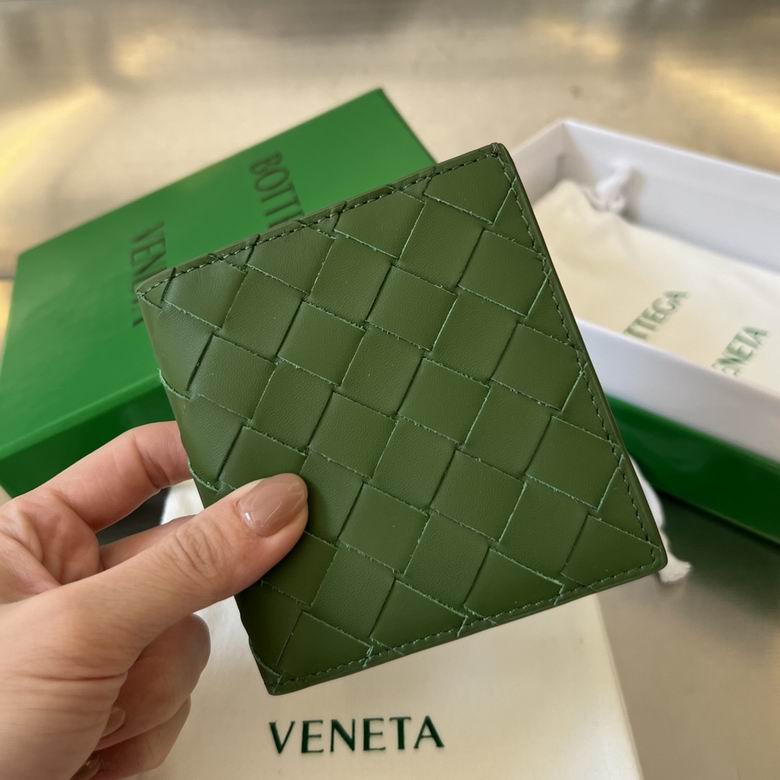 Bottega Veneta Intrecciato Bi-Fold Wallet in Green Woven Leather