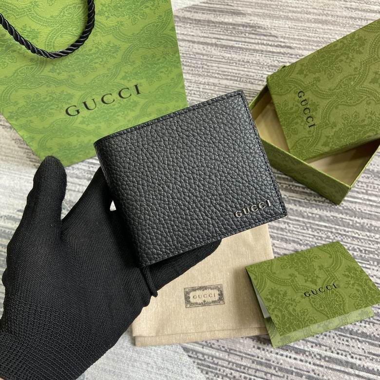Gucci Bi-Fold Wallet with Metal Gucci Logo in Black Grained Leather