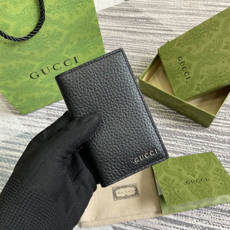 Gucci Bi-Fold Card Case Wallet with Gucci Script Logo in Black Grained Leather