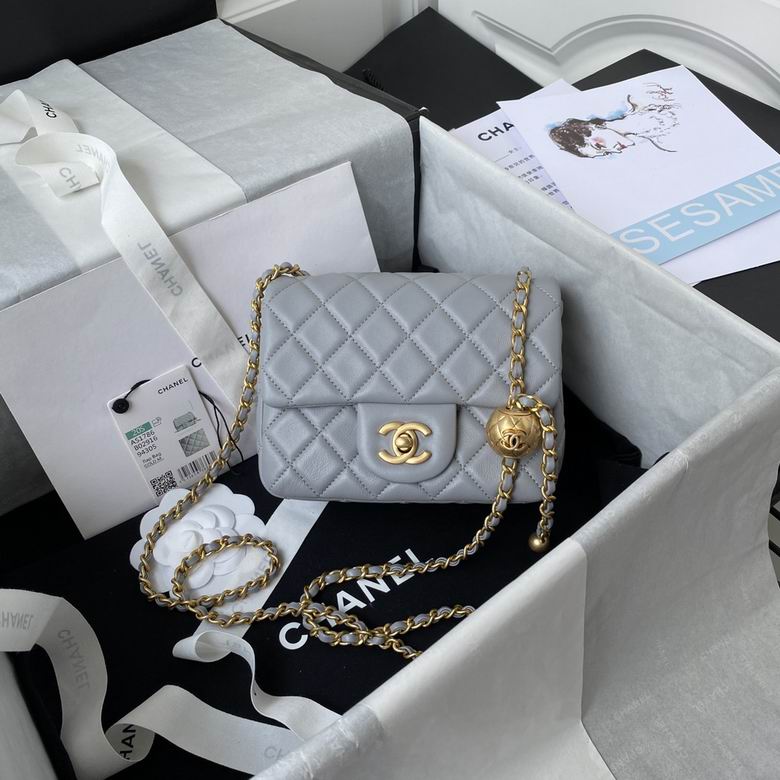 Chanel Mini Flap Bag · 17 cm