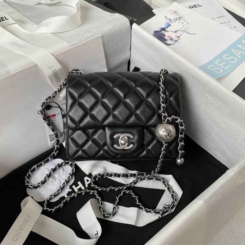 Chanel Mini Flap Bag · 17 cm
