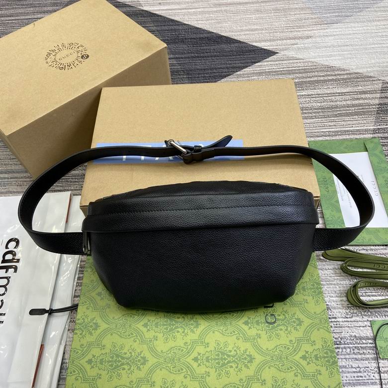 Gucci Belt Bag with Adjustable Strap in Black Grained Leather