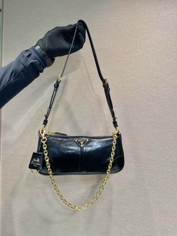 Prada Re-Edition 2005 Shoulder Bag in Black Leather with Gold Chain