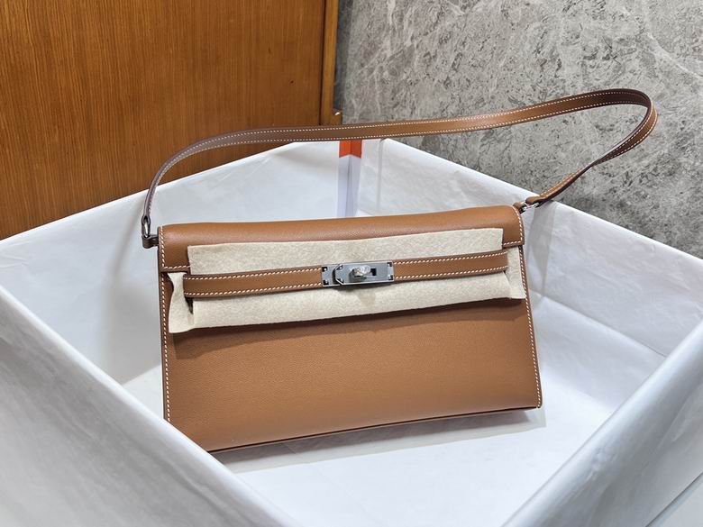 Hermès Kelly 28 Elongated Shoulder Bag in Tan Leather with Silver Hardware