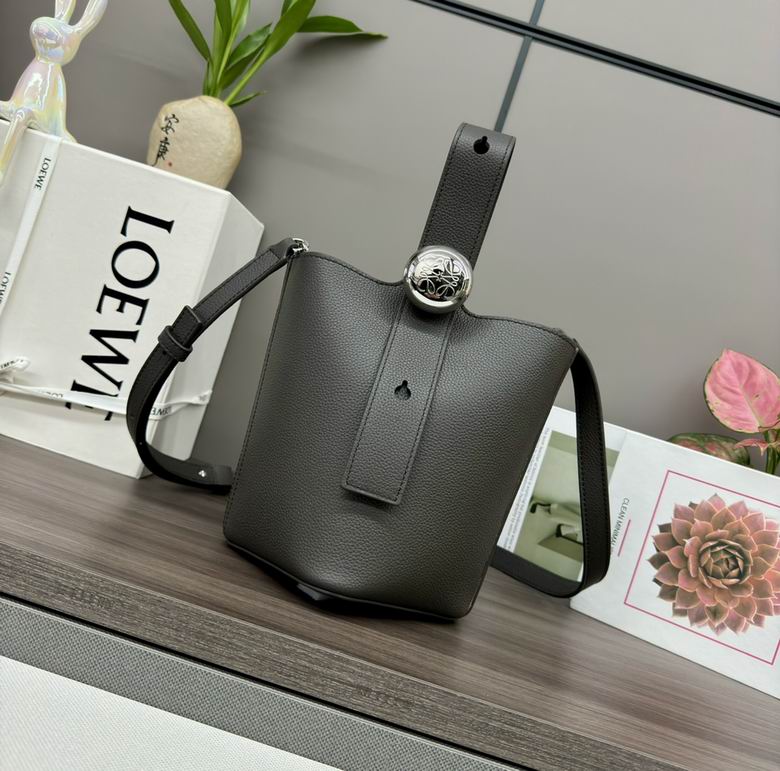 Loewe Pebble Bucket · 16×16×19.5 cm
