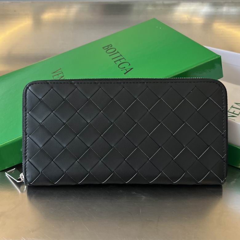 Bottega Veneta Intrecciato Zip-Around Continental Wallet in Black Woven Leather