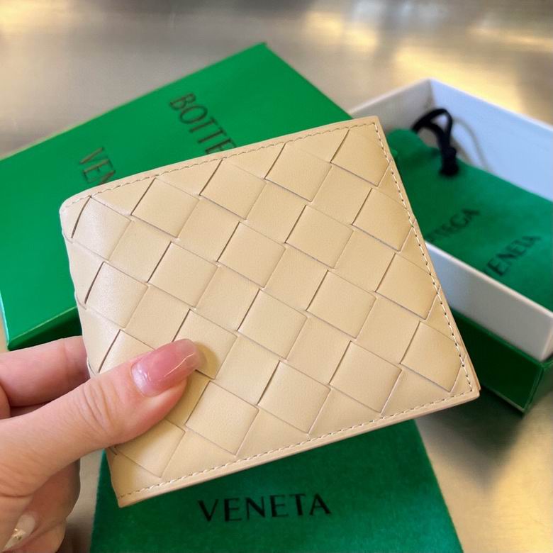 Bottega Veneta Intrecciato Bi-Fold Wallet in Beige Woven Leather