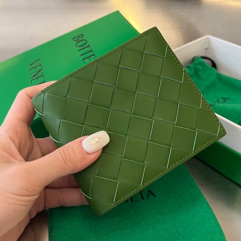 Bottega Veneta Intrecciato Bi-Fold Wallet in Green Woven Leather