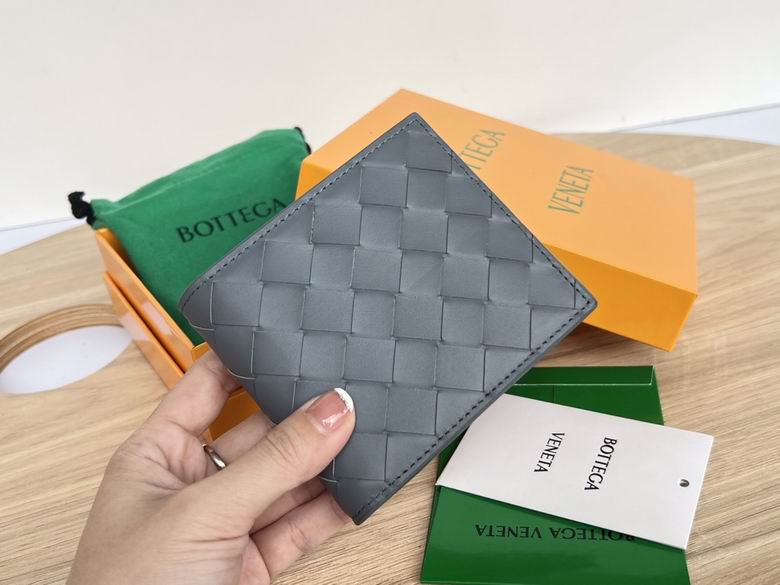 Bottega Veneta Intrecciato Bi-Fold Wallet in Gray Woven Leather
