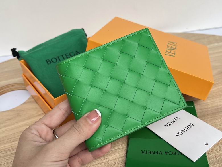 Bottega Veneta Intrecciato Bi-Fold Wallet in Green Woven Leather