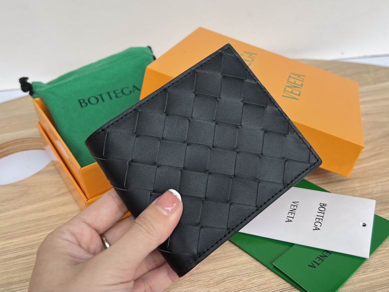 Bottega Veneta Intrecciato Bi-Fold Wallet in Black Woven Leather