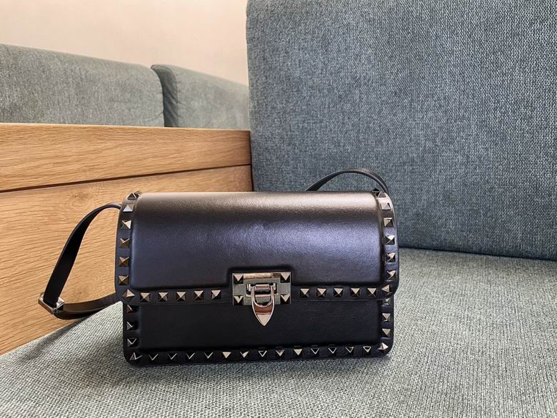 Valentino Rockstud · 18.5×12×8 cm