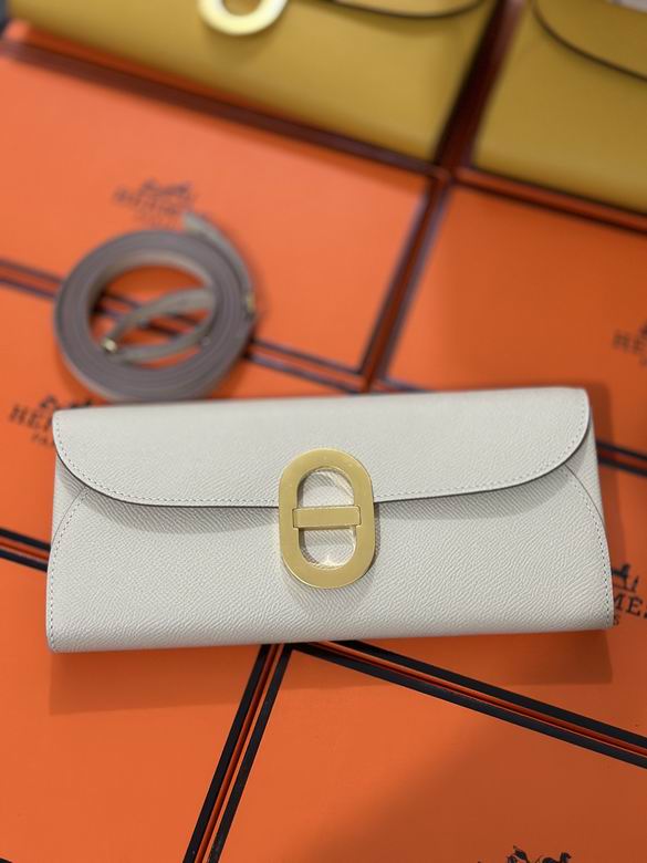 Hermès Ancre To Go Wallet Clutch with Strap in Cream Epsom Leather