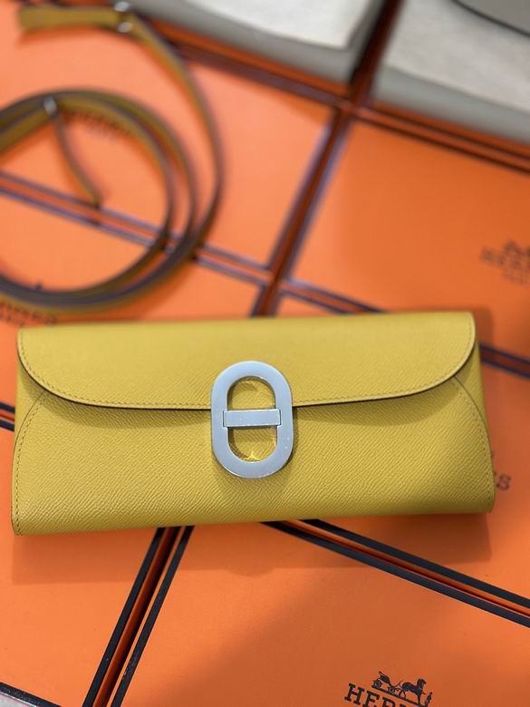 Hermès Chaîne d'Ancre To Go Wallet Clutch with Strap in Yellow Epsom Leather