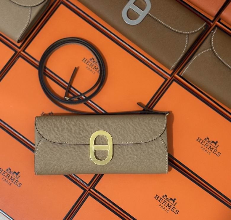 Hermès Ancre To Go Wallet Clutch with Chain Ancre Clasp in Etoupe Epsom Leather