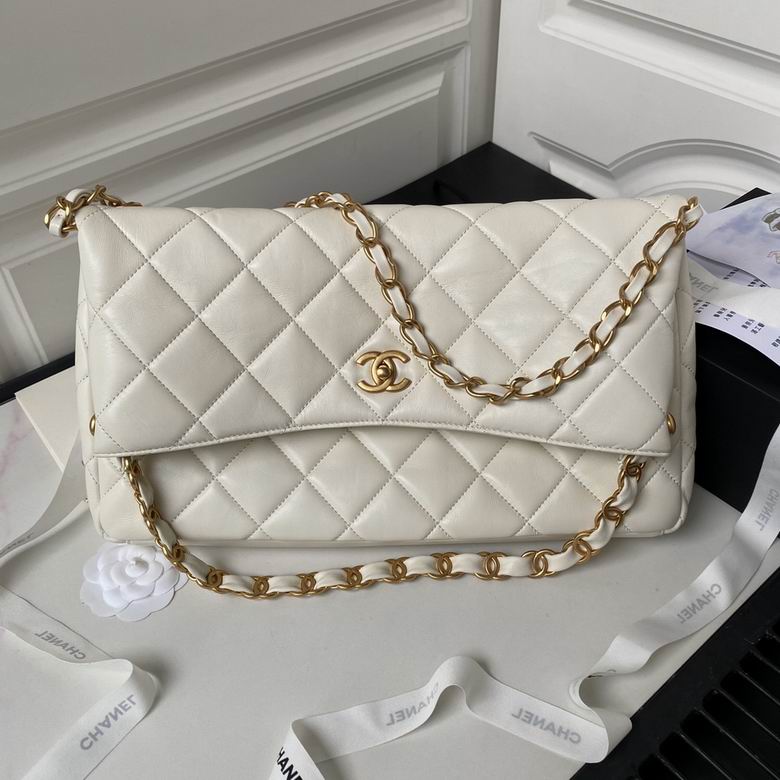 Chanel Hobo Flap Shoulder Bag in White Quilted Leather with Gold Chain