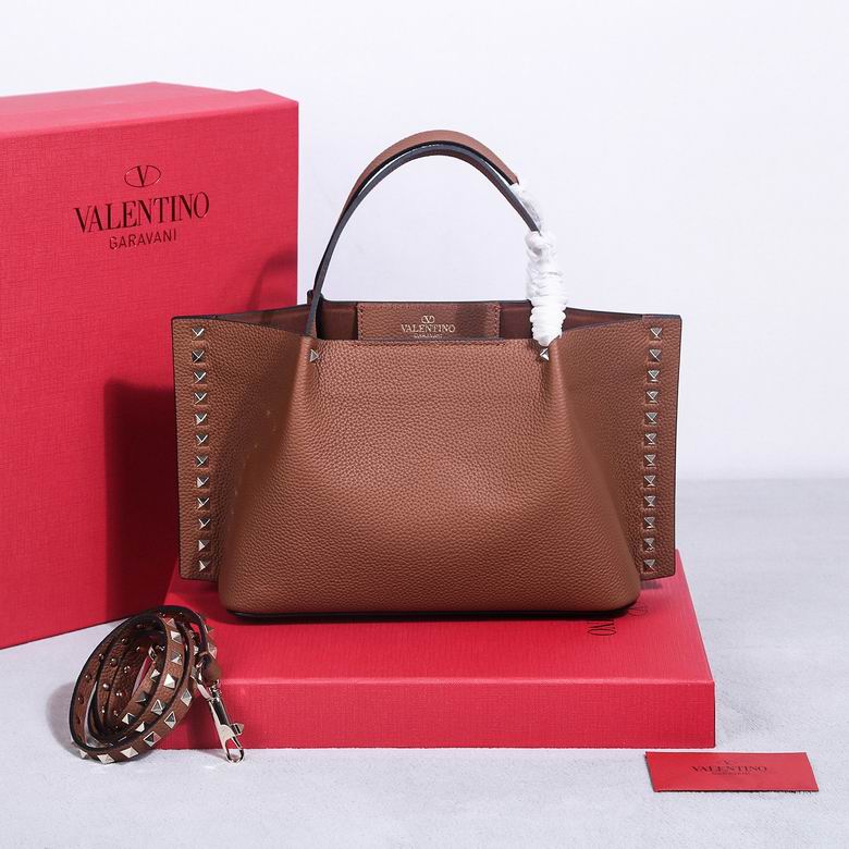 Valentino Rockstud Tote · 31×25×15 cm