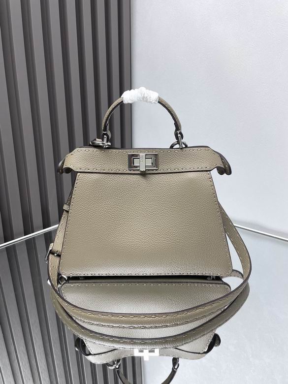 Fendi Peekaboo · 27×21×11 cm