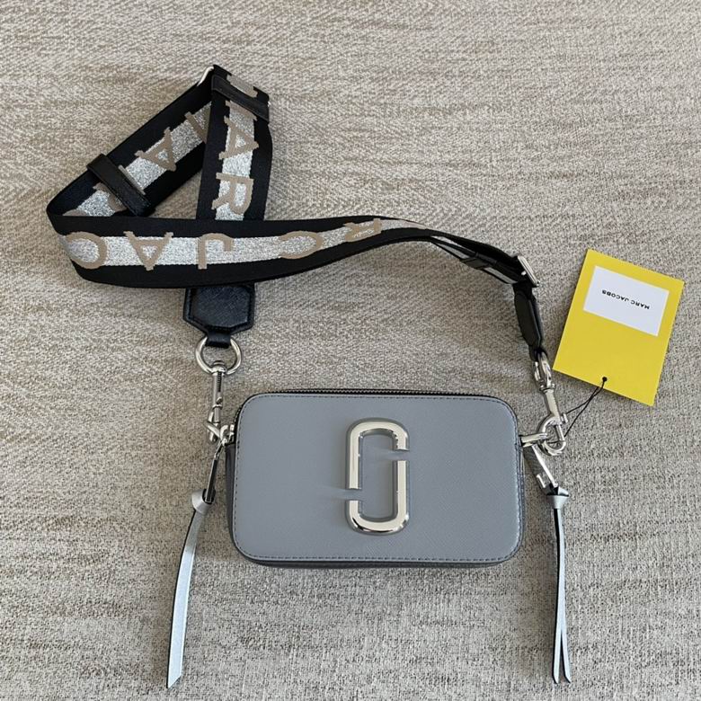 Marc Jacobs Snapshot Camera Crossbody Bag in Grey Leather with Logo Strap