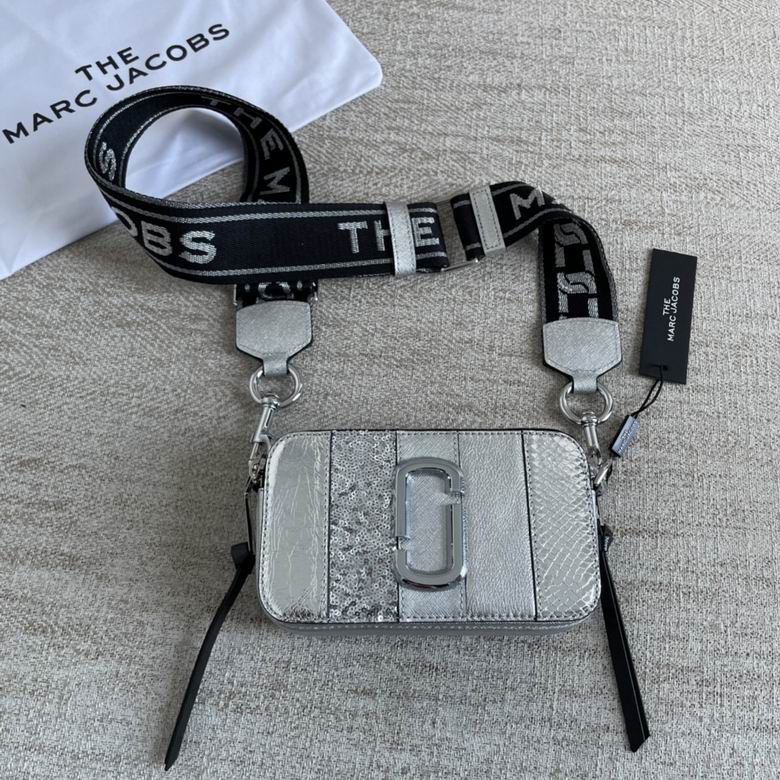 Marc Jacobs Snapshot Camera Crossbody Bag in Silver Metallic with Logo Strap