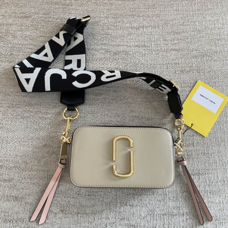 Marc Jacobs Snapshot Camera Crossbody Bag in Cream Textured Leather