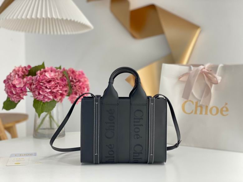 Chloé Woody Large Tote Bag with Crossbody Strap in Black Leather