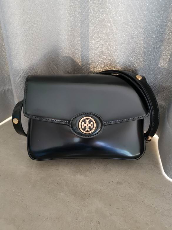 Tory Burch Robinson Convertible Shoulder Bag in Black Glossy Leather