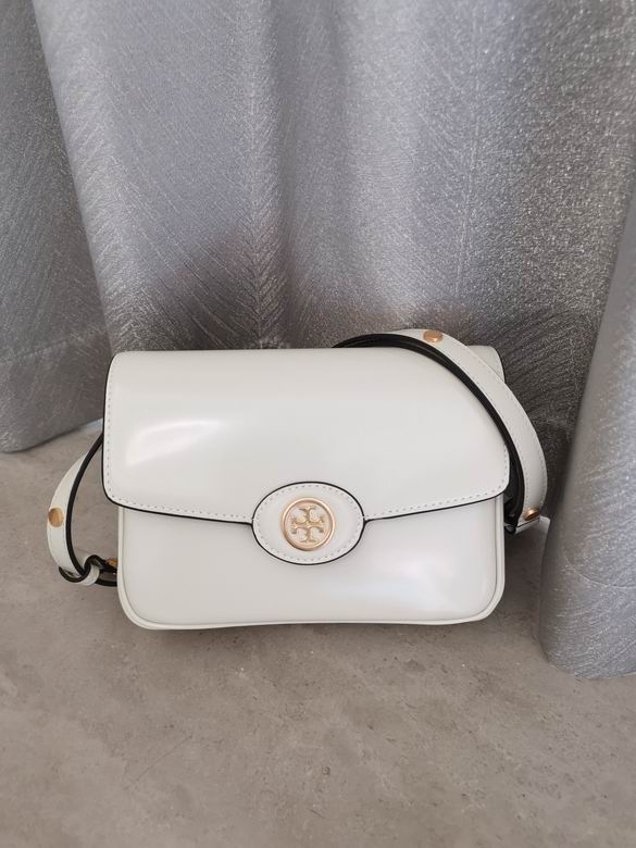 Tory Burch Robinson Convertible Shoulder Bag in White Glossy Leather