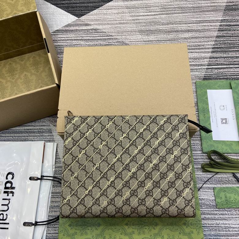 Gucci Horsebit Print GG Supreme Canvas Zip Pouch in Beige and Ebony
