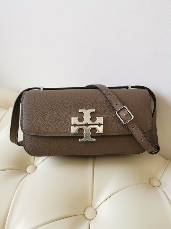 Tory Burch Eleanor Shoulder Bag in Taupe Pebbled Leather