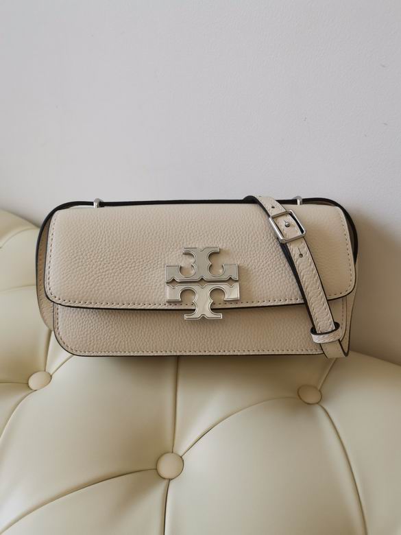 Tory Burch Eleanor Shoulder Bag in Cream Pebbled Leather