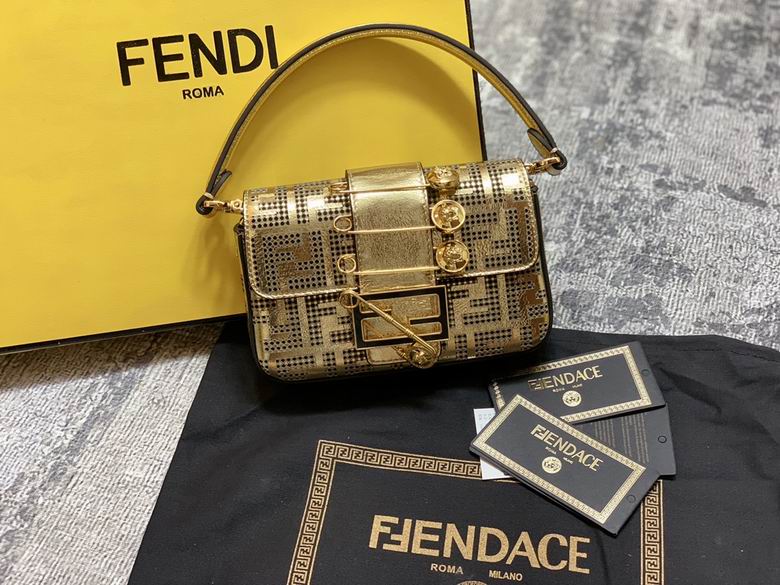Fendi Baguette · 20×13×5 cm