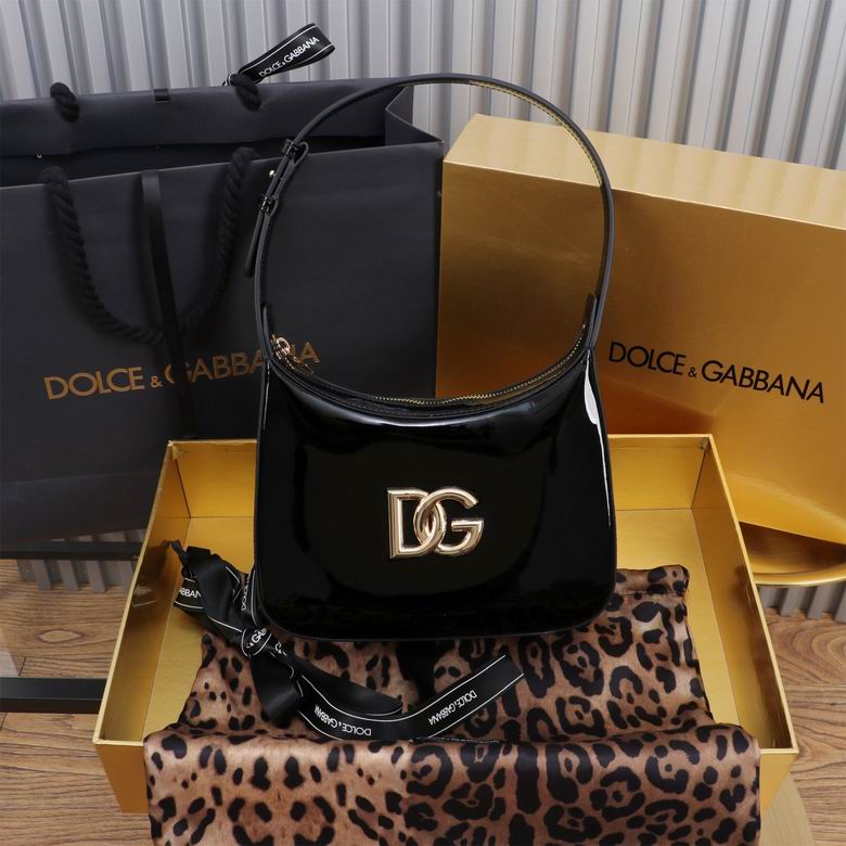 Dolce & Gabbana 3.5 Shoulder Bag with DG Logo in Black Patent Leather