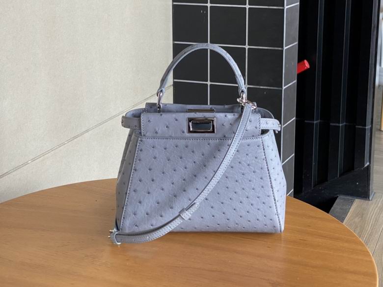 Fendi Peekaboo · 23×18×12 cm