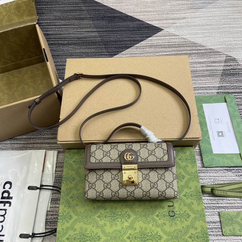 Gucci Padlock Mini Top-Handle Bag in Beige/Ebony GG Supreme Canvas