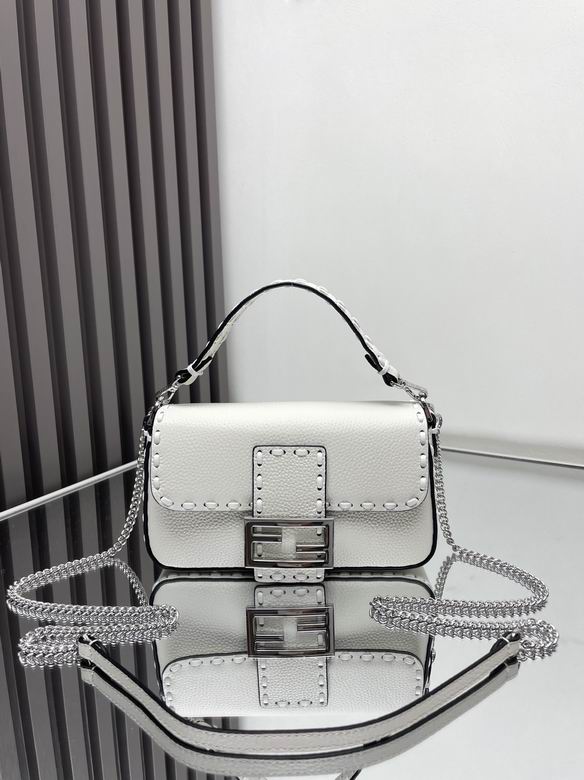 Fendi Baguette · 20×5×13 cm