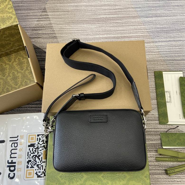 Gucci Camera Bag Crossbody with Wrist Strap in Black Grained Leather