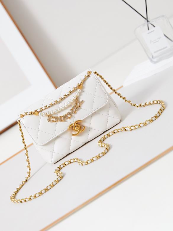 Chanel Mini Flap Bag with Pearl Chain · 13×20×7.5 cm