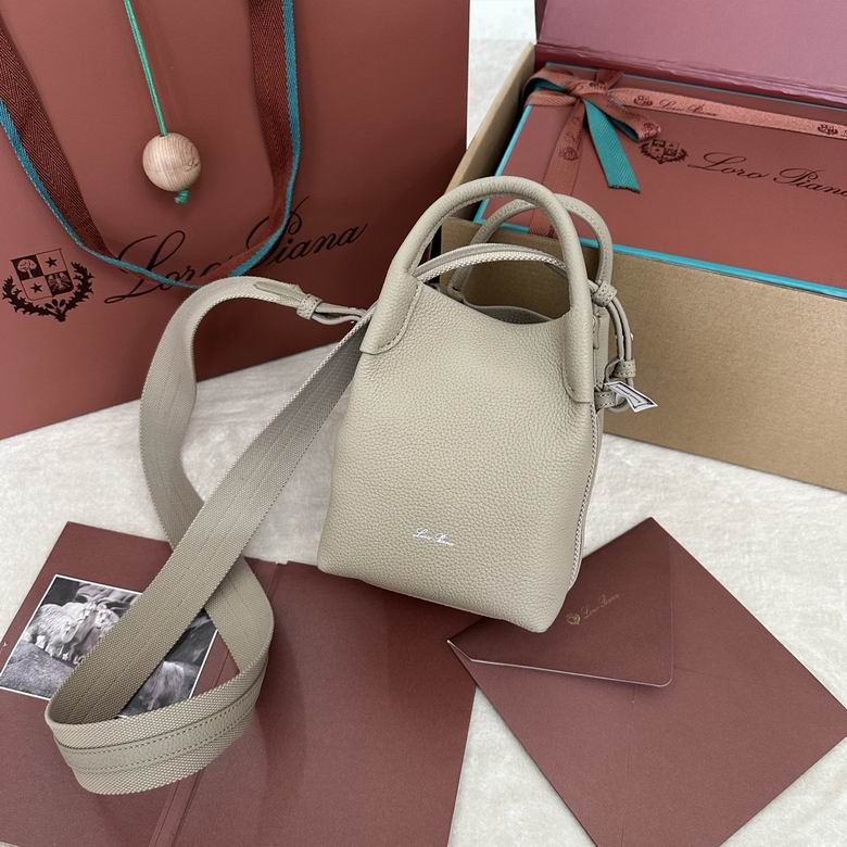 Loro Piana Bale · 16×14×23 cm