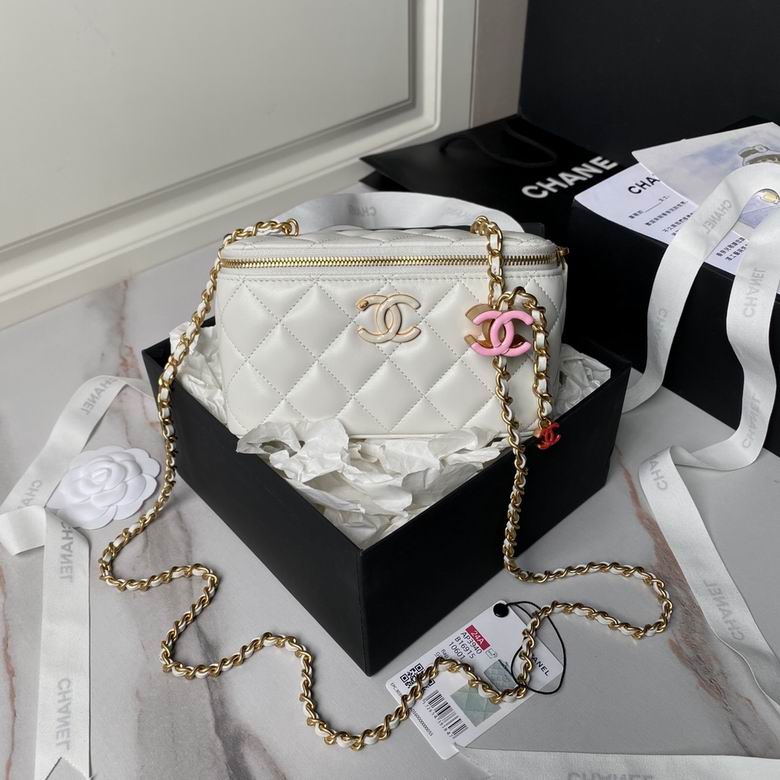 Chanel Small Vanity Case with Chain in White Quilted Lambskin, Gold Hardware