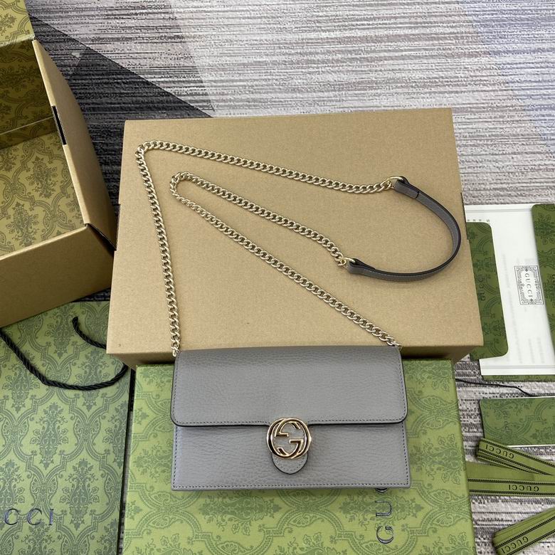 Gucci Interlocking G Chain Wallet Crossbody Bag in Grey Grained Leather
