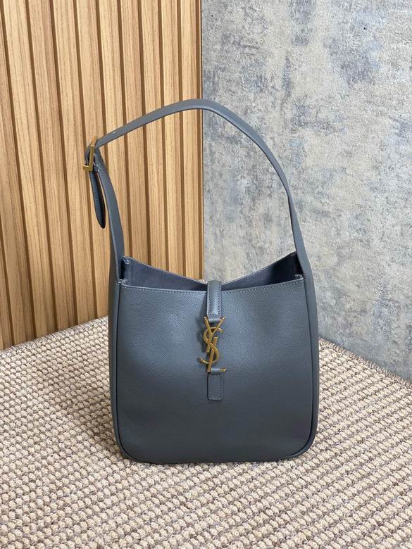 Saint Laurent Le 5 à 7 · 22×22×10 cm