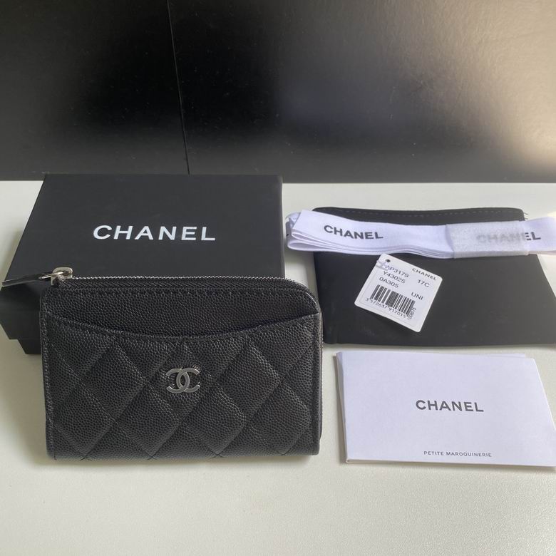 Chanel Classic Zipped Card Holder in Black Quilted Grained Leather