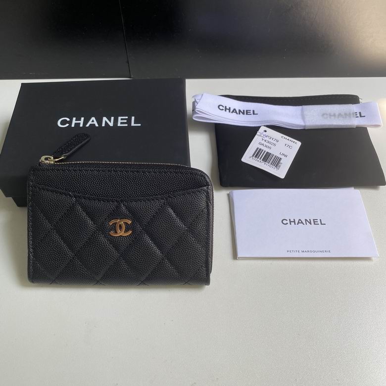 Chanel Classic Zipped Card Holder in Black Quilted Grained Leather